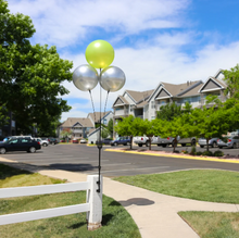 Load image into Gallery viewer, Reusable 3-Balloon Cluster Pole Kit with Brackets with Screws & Bands