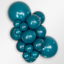Load image into Gallery viewer, 404684 Fashion Deep Teal 18&quot; Round (25ct)
