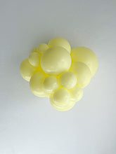 Load image into Gallery viewer, 36083 Tuftex Lemonade 36&quot; Round (10ct)
