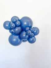 Load image into Gallery viewer, 24076 Tuftex Navy 24&quot; Round (25ct)
