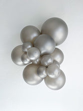 Load image into Gallery viewer, 24032 Tuftex Metallic Silver 24&quot; Round (25ct)
