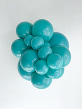 Load image into Gallery viewer, 24028 Tuftex Teal 24&quot; Round (25ct)
